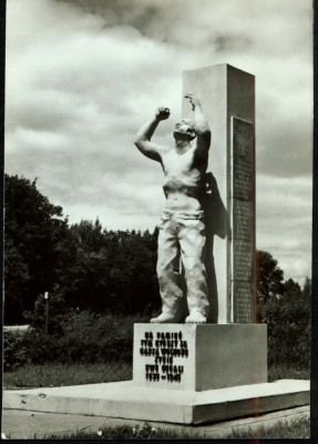 Białochowo - pomnik ku czci ofiar faszyzmu **
