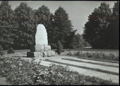 Ł&oacute;dź - obelisk ku pamięci powstańc&oacute;w 1905-1907 **