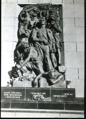 Warszawa - pomnik Bohater&oacute;w Getta (1)